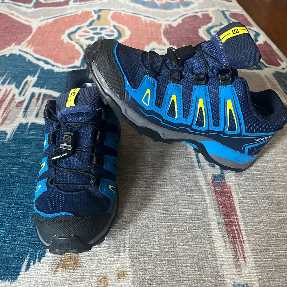 Gortex Salomon hiking shoes